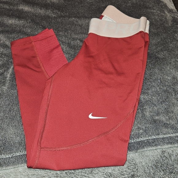 Nike Pants - Nike Pro Dri-Fit Leggings 3 Quarter length Size Small